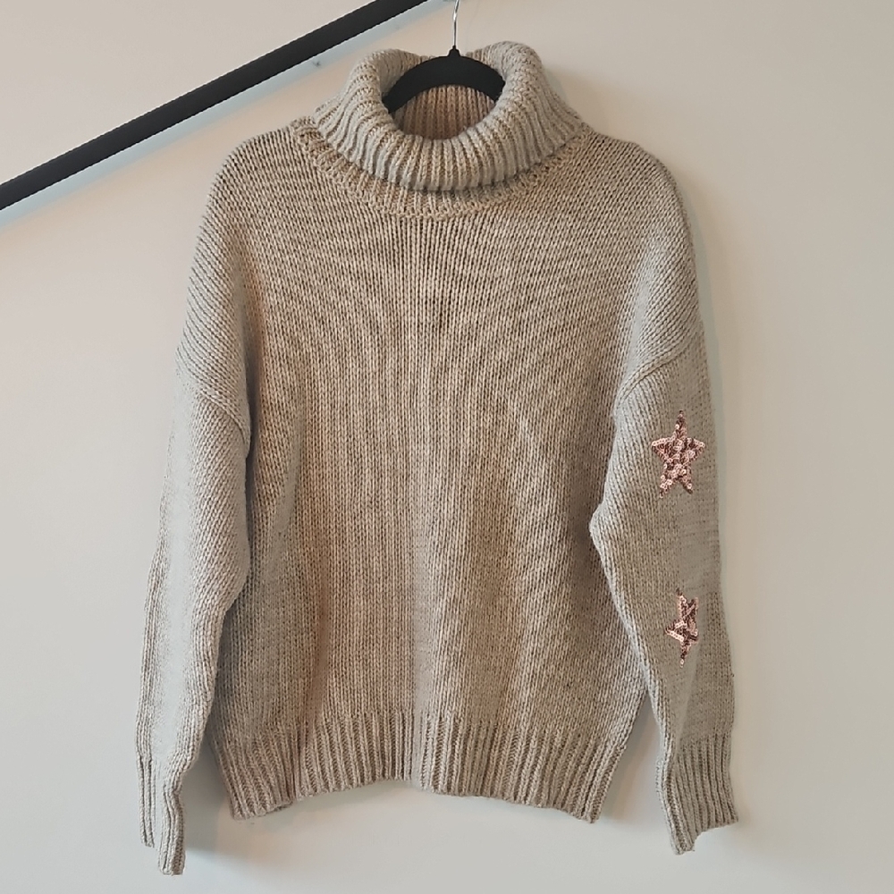 Chiaramente Beige Turtleneck Sweater with Star Accents
